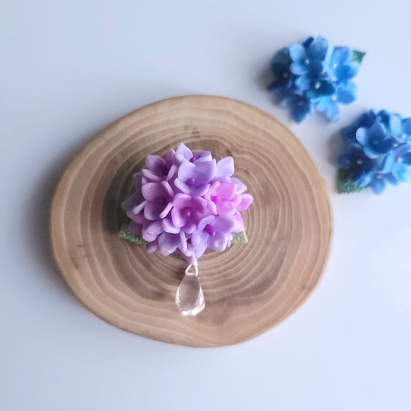 雨上がりの紫陽花×天然石ブローチ【パープル】 3枚目の画像