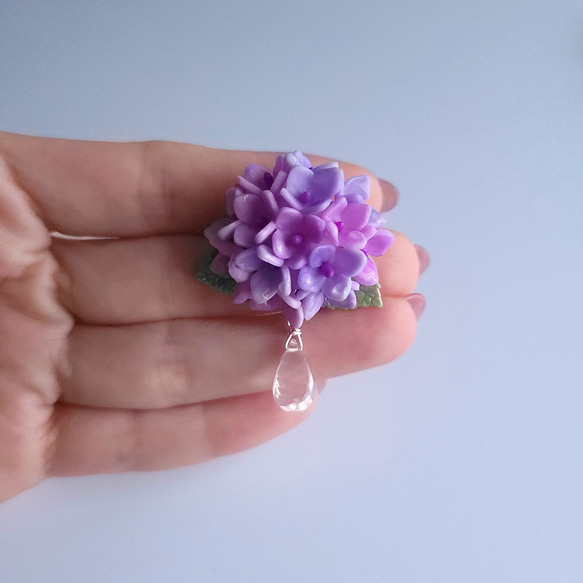 雨上がりの紫陽花×天然石ブローチ【パープル】 6枚目の画像