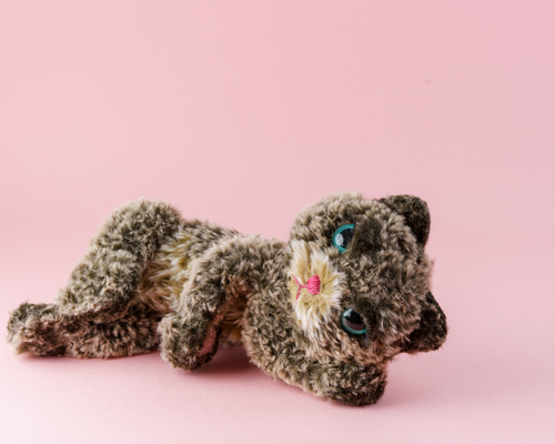 癒されネコのあみぐるみ 抱っこtype サビ猫のサビーヌ。 あみぐるみ