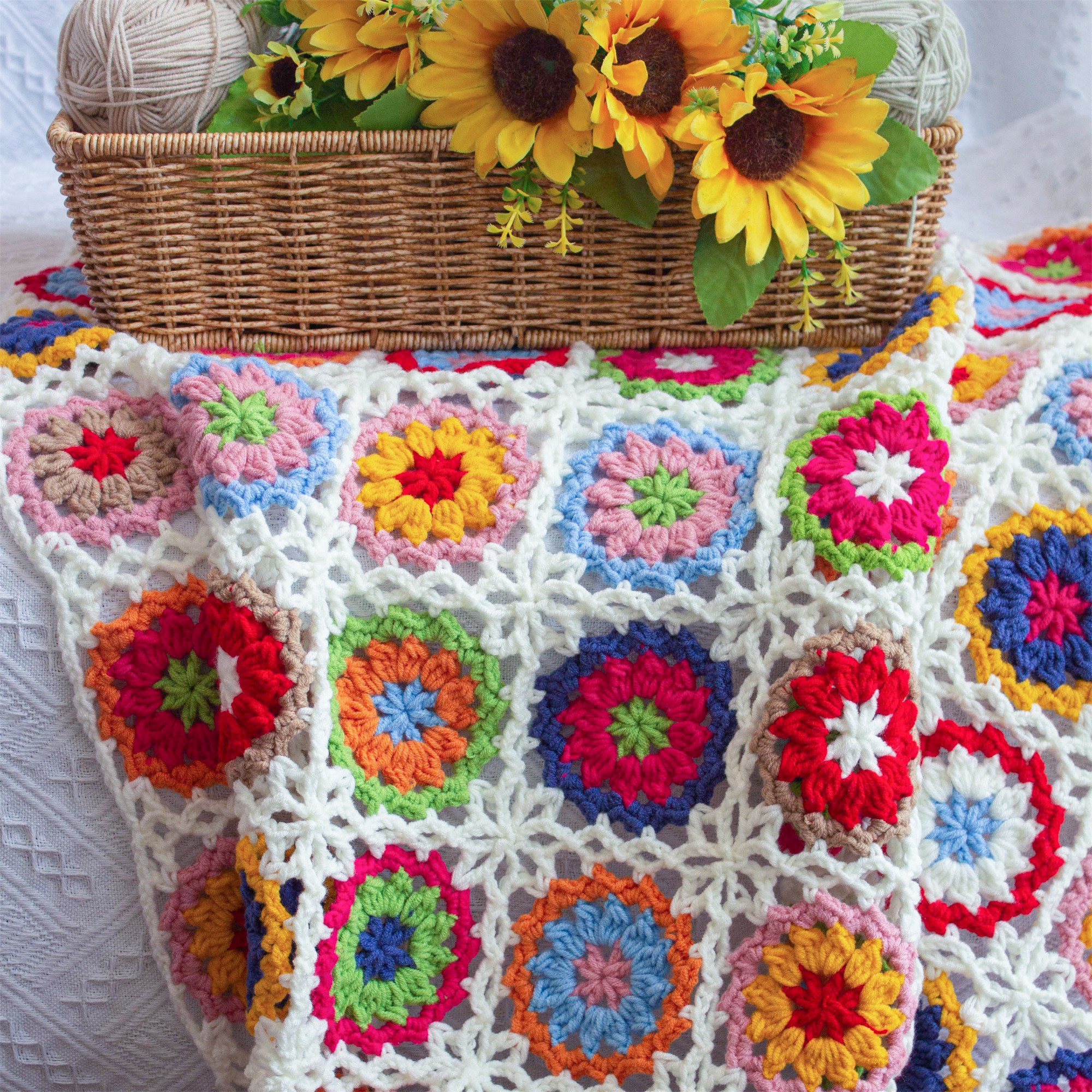 ハンドメイド かぎ針編み フラワーモチーフ 編み物 デイジー グラニースクエア ハンドメイド/編み物/鍵編み*膝掛け/ソ