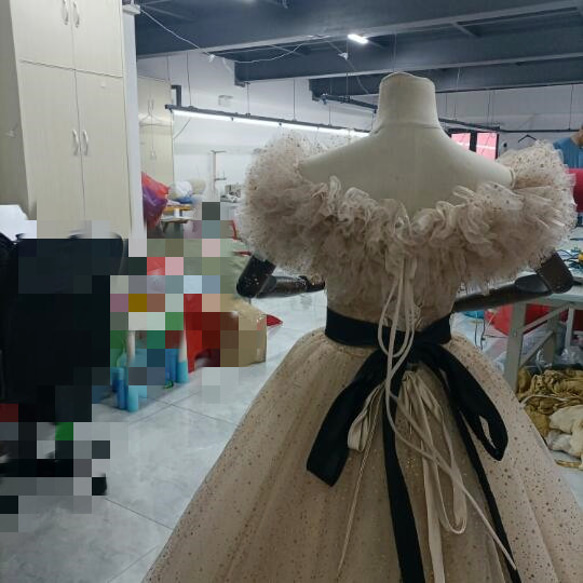 カラードレスシャンパン色 ソフトチュール ロングトレーン 取り外しオフショルダー 結婚式/披露宴 二次会 レース、糸 T1944508438(14995円)