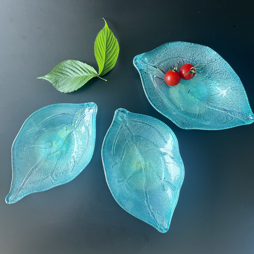 葉っぱのお皿ブルー 中皿 Art Works Circulo 通販 13943970