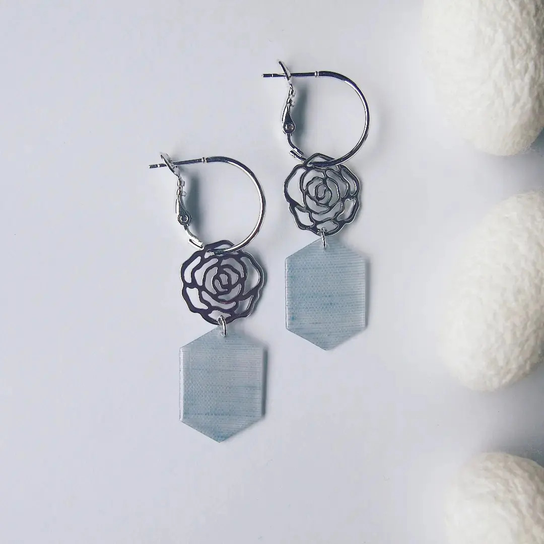 結城紬のピアス(茨城県の花 薔薇 / 亀甲 / 本ロジウム / 鬼怒川ブルー)
