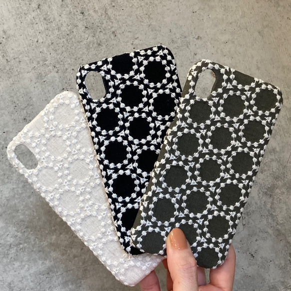 スマホショルダー対応　サークル刺繍レース　iPhoneケース 2枚目の画像