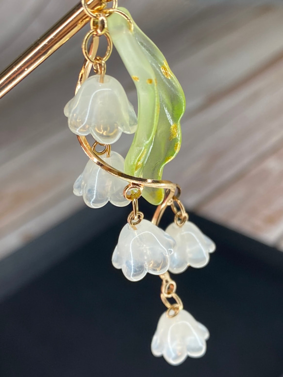 鈴蘭のゆらゆらかんざし 金属の一本簪 6枚目の画像