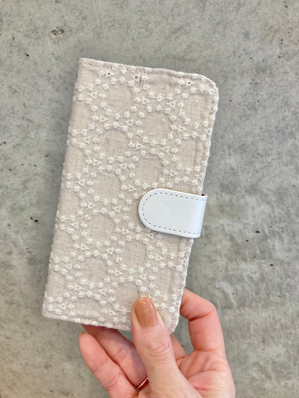 スマホショルダー対応　手帳型　サークル刺繍レース iPhoneケース 5枚目の画像