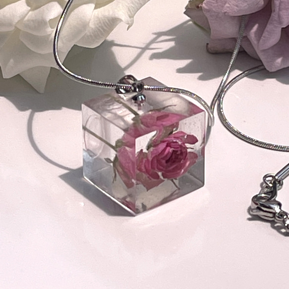 本物の薔薇のスネイクチェーンネックレス/レジンフラワーアクセサリー