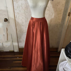 テラコッタ色  光沢サテン  ロング スカート 1枚目の画像