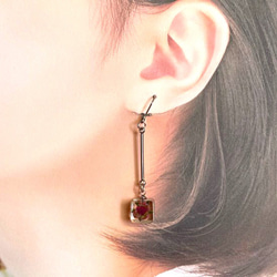 本物の薔薇のフレンチフックピアス/レジンフラワーアクセサリー/キューブ型/サージカルステンレス 8枚目の画像