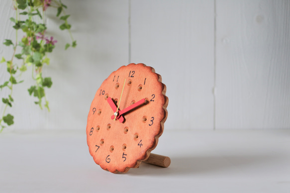 ビスケットの時計 置時計・壁掛け時計兼用タイプ　 2枚目の画像