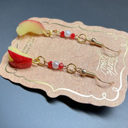 《受注生産》うさぎリンゴのピアス　フェイクスイーツ 4枚目の画像