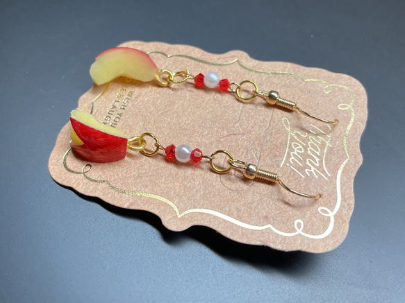 《受注生産》うさぎリンゴのピアス　フェイクスイーツ 4枚目の画像