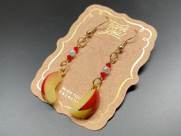 《受注生産》うさぎリンゴのピアス　フェイクスイーツ 1枚目の画像