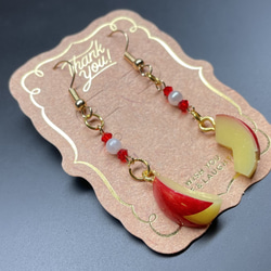 《受注生産》うさぎリンゴのピアス　フェイクスイーツ 3枚目の画像