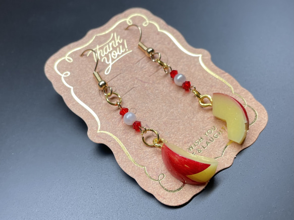 《受注生産》うさぎリンゴのピアス　フェイクスイーツ 3枚目の画像