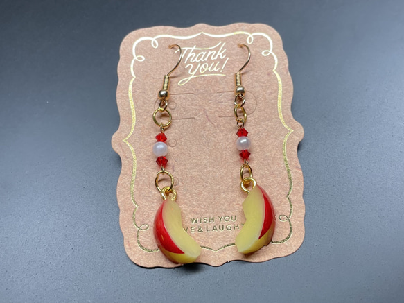 《受注生産》うさぎリンゴのピアス　フェイクスイーツ 5枚目の画像