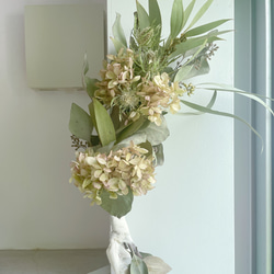 【紫陽花ハンドメイド2024】白とグリーンのスワッグ　L リボン白　紫陽花とユーカリ 2枚目の画像
