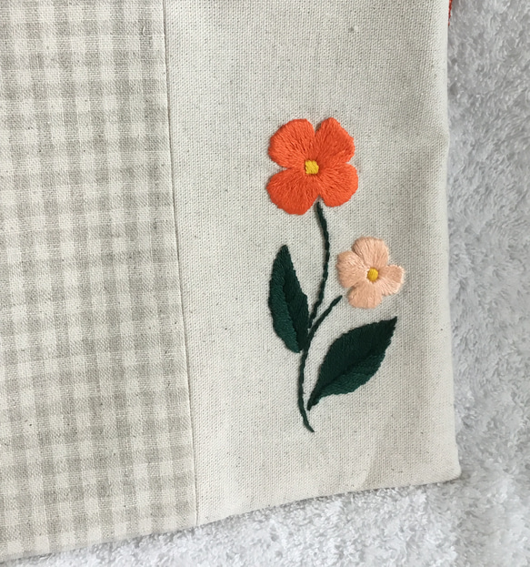 アップリケみたいな刺繍の巾着～オレンジと紫～ 4枚目の画像