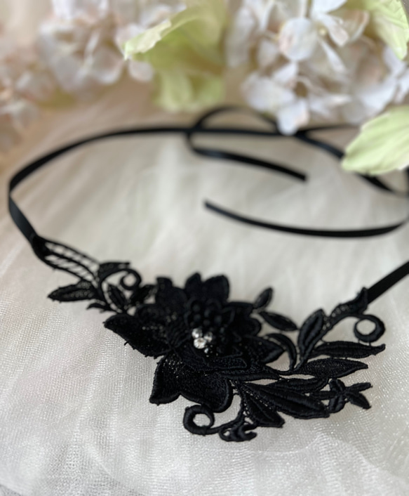 【チョーカー】高級薔薇立体レース　黒　付け襟にも　スワロフスキー　ビジュ付き　テープで結ぶアレンジ可能　N-07 4枚目の画像