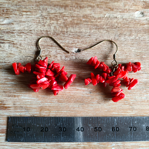 赤珊瑚さざれ石 フリンジピアス/イヤリング ピアス（フック・チェーン