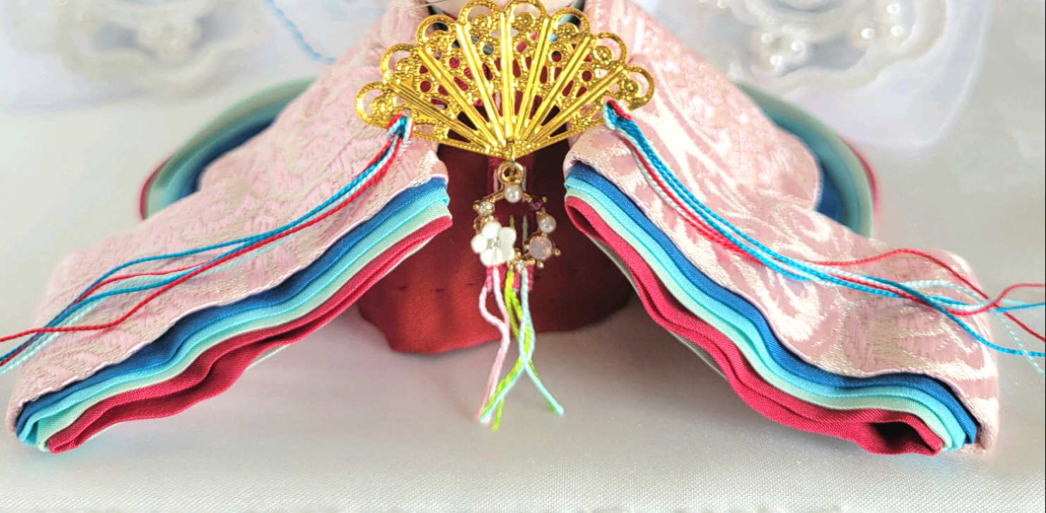 331 ひなまつり 小さなお着物〈お姫様〉十二単 薄桃色地に華立涌正絹縹かさね【袴二色付き】