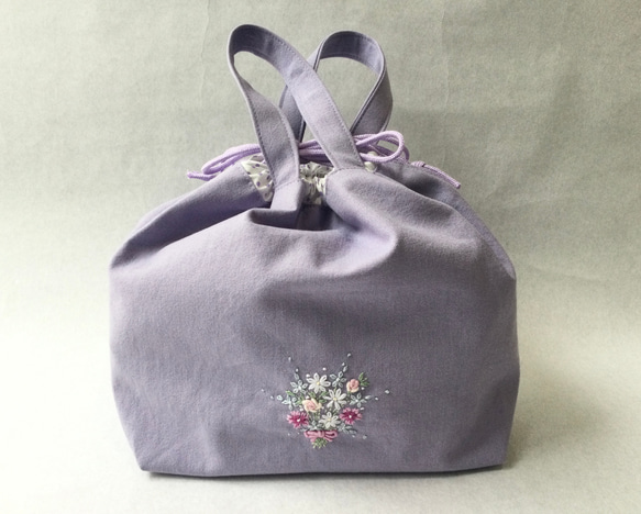 薄紫花束刺繍　保冷袋付きお弁当袋(巾着袋) 1枚目の画像