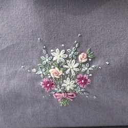 薄紫花束刺繍　保冷袋付きお弁当袋(巾着袋) 3枚目の画像