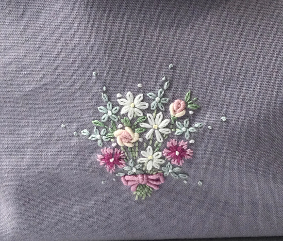 薄紫花束刺繍　保冷袋付きお弁当袋(巾着袋) 3枚目の画像