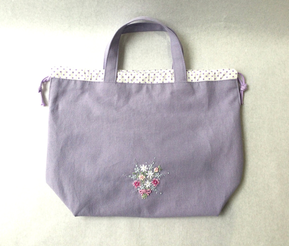 薄紫花束刺繍　保冷袋付きお弁当袋(巾着袋) 5枚目の画像
