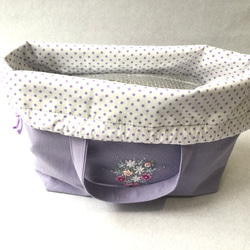 薄紫花束刺繍　保冷袋付きお弁当袋(巾着袋) 4枚目の画像