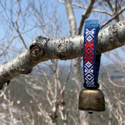 Kogin Rinrinku 熊鈴鐺 ☺︎ 配有靜音掛繩 ☺︎ 天然花朵登山扣 [刺繡 ☺︎ 刺子繡 ☺︎ Kogin刺繡] ⌘ 第20張的照片