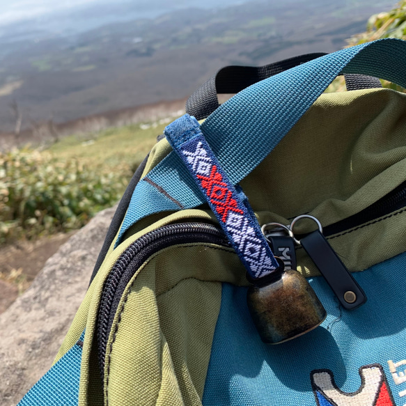 Kogin Rinrinku 熊鈴鐺 ☺︎ 配有靜音掛繩 ☺︎ 天然花朵登山扣 [刺繡 ☺︎ 刺子繡 ☺︎ Kogin刺繡] ⌘ 第19張的照片