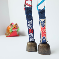 Kogin Rinrinku 熊鈴鐺 ☺︎ 配有靜音掛繩 ☺︎ 天然花朵登山扣 [刺繡 ☺︎ 刺子繡 ☺︎ Kogin刺繡] ⌘ 第9張的照片