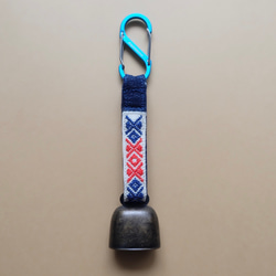 Kogin Rinrinku 熊鈴鐺 ☺︎ 配有靜音掛繩 ☺︎ 天然花朵登山扣 [刺繡 ☺︎ 刺子繡 ☺︎ Kogin刺繡] ⌘ 第12張的照片