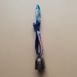 Kogin Rinrinku 熊鈴鐺 ☺︎ 配有靜音掛繩 ☺︎ 天然花朵登山扣 [刺繡 ☺︎ 刺子繡 ☺︎ Kogin刺繡] ⌘ 第11張的照片