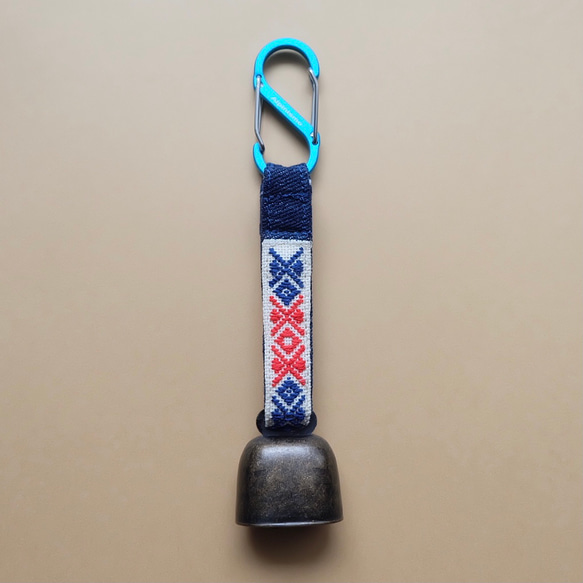 Kogin Rinrinku 熊鈴鐺 ☺︎ 配有靜音掛繩 ☺︎ 天然花朵登山扣 [刺繡 ☺︎ 刺子繡 ☺︎ Kogin刺繡] ⌘ 第10張的照片