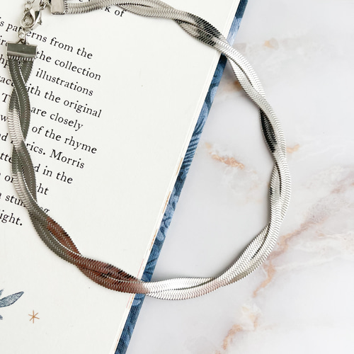 シルバー：幅広ツイストヘンリボーンチェーンのチョーカー