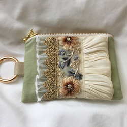 インド刺繍 リボン ファスナーポーチ カラビナ付き グリーン×レース 2枚目の画像