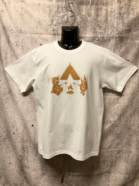 なかよしサケクマ　キャンプ　Tシャツ（半袖） 1枚目の画像