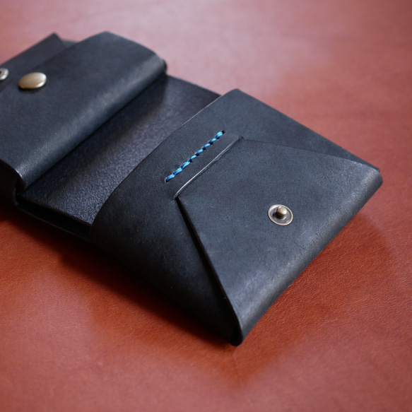 イタリアンレザーで作った【コンパクトな二つ折り！レザーミニウォレット：nero】革 ミニ財布 コンパクト財布 11枚目の画像