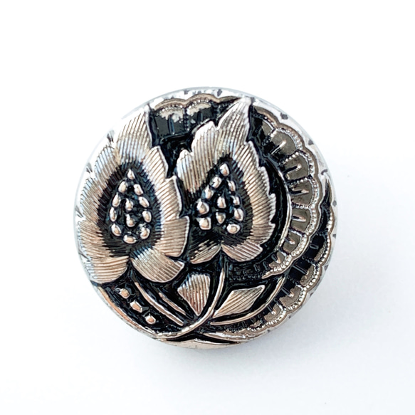 チェコガラスボタン 1弁の花 黒/シルバー 20mm ボタン kopec