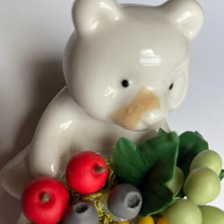 【粘土の花】やんちゃなクマがフルーツを持ってます 3枚目の画像