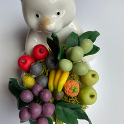 【粘土の花】やんちゃなクマがフルーツを持ってます 4枚目の画像