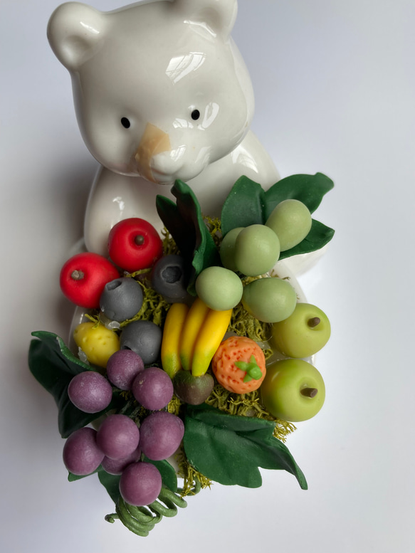 【粘土の花】やんちゃなクマがフルーツを持ってます 4枚目の画像