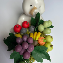 【粘土の花】やんちゃなクマがフルーツを持ってます 1枚目の画像