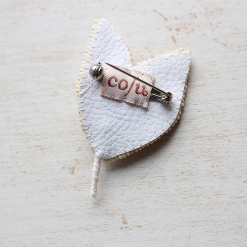淡水パールすずらんのブローチ】(アイボリー)オートクチュール刺繍 