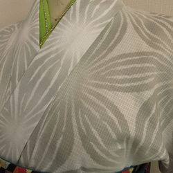季節品の為、最終価格　新作浴衣　格子柄の変わり織り地に、クレマチス柄の洋服地で作製した高級浴衣 10枚目の画像