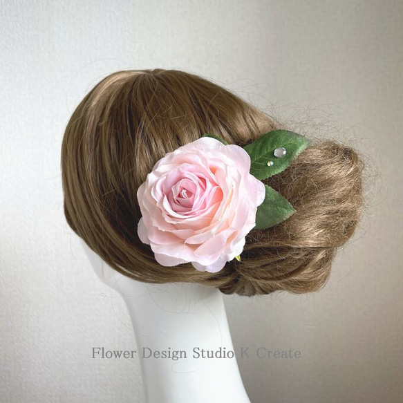 ペールピンクの薔薇と葉のヘッドドレス　ライトストーン　薔薇　髪飾り　フローレス　フラメンコ　ダンス　ピンク　薔薇　バラ 3枚目の画像