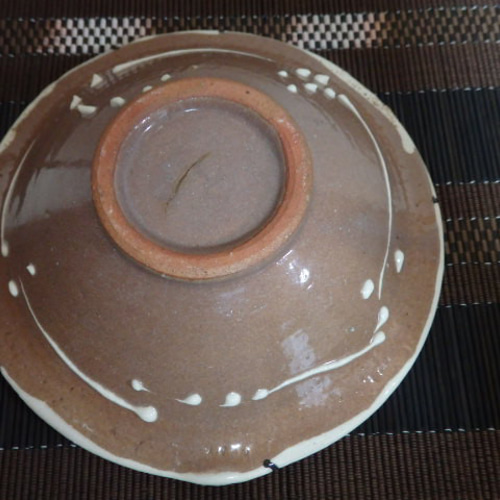 陶器 片口皿 白泥に薄く櫛模様に墨流し模様と裏のイッチン模様 中皿