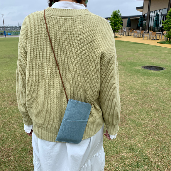 シンプルな本革スマホポシェット　スマホショルダー 5枚目の画像